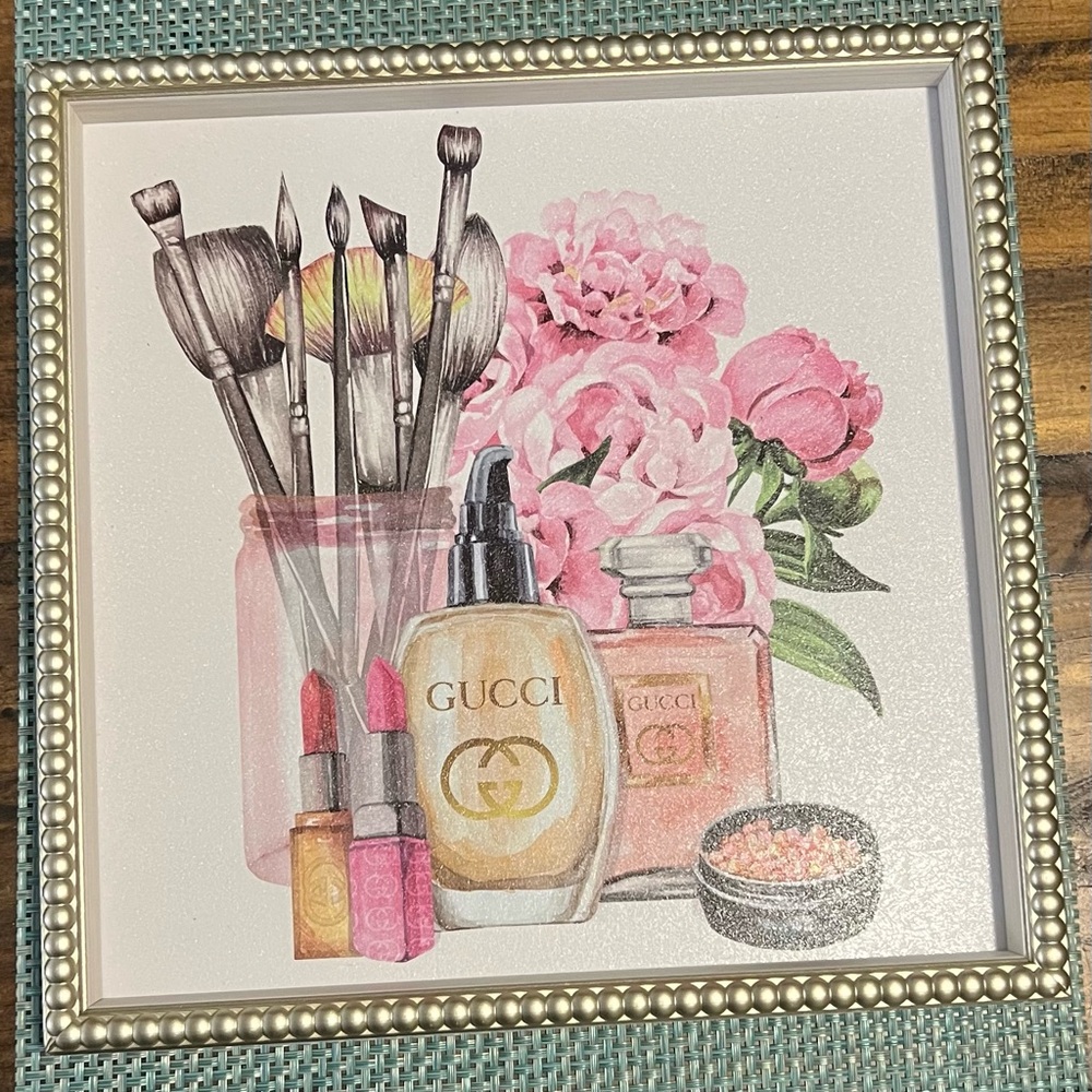 Gucci Beauty Art - Textured looks and feels like hand painted - EUC - Never Hung